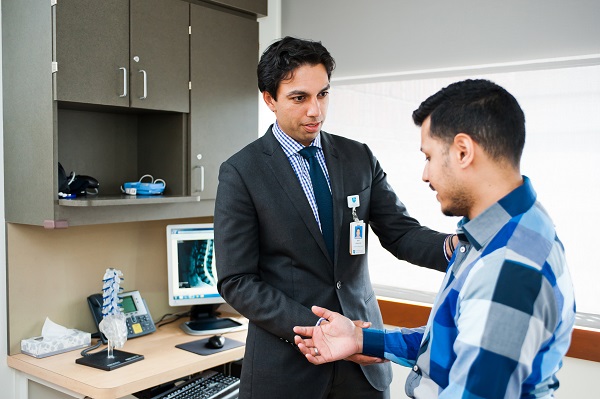 A group of CRNAs pose in the operating room. A group of CRNAs pose in the operating room.